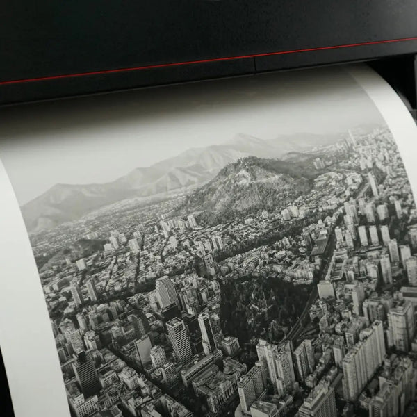 Vista aérea de Santiago en blanco y negro, acabado mate Smooth