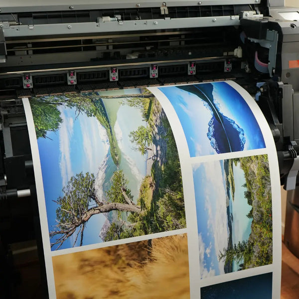 Impresión Fine Art de paisaje de montaña saliendo de la impresora de gran formato, papel Smooth 200g